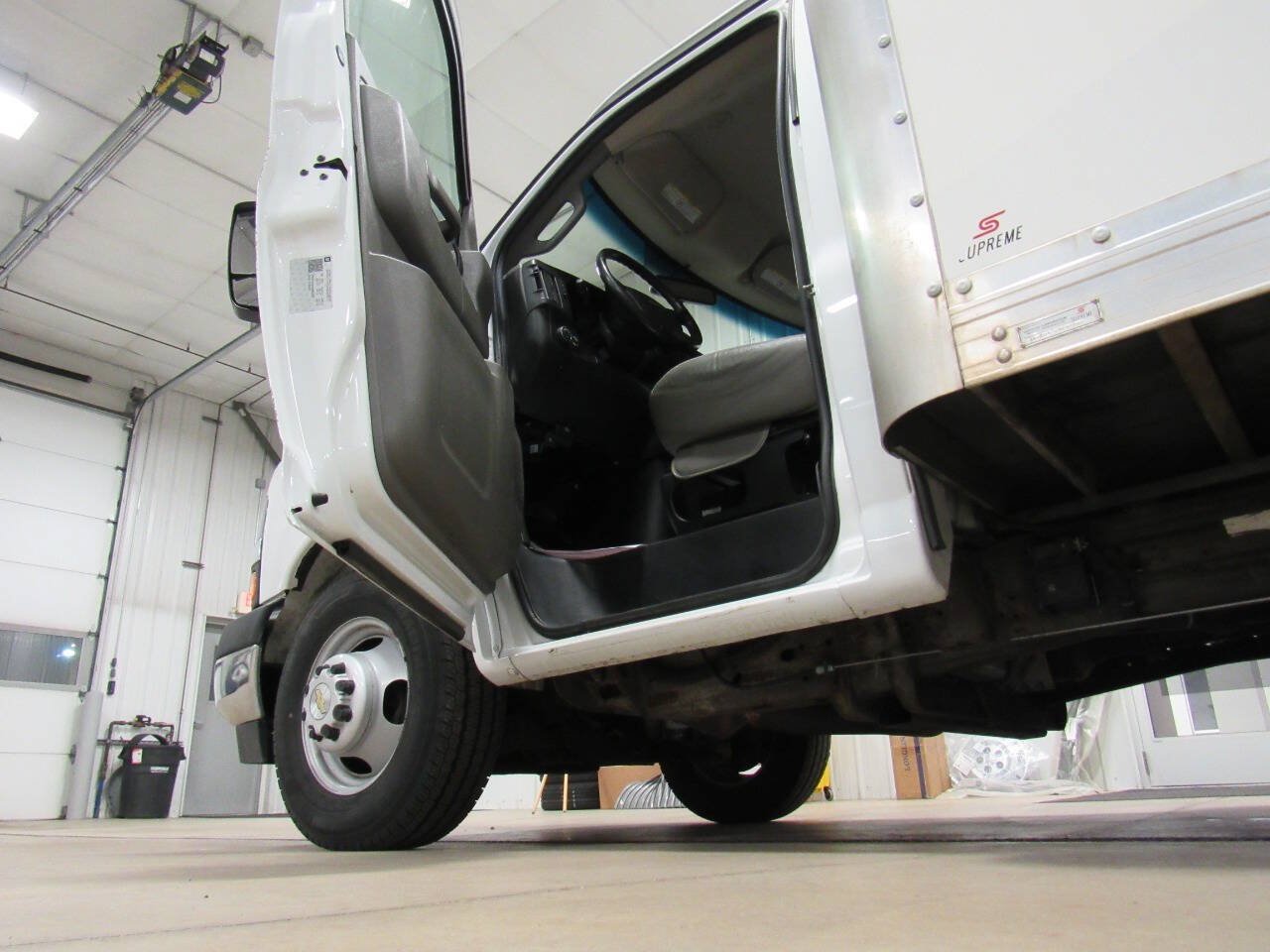 Used 2020 Chevrolet Express 3500 w/ Power Convenience Package RWD image 29