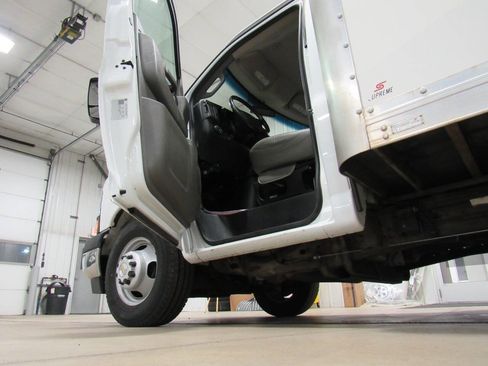 Used 2020 Chevrolet Express 3500 w/ Power Convenience Package RWD image 29