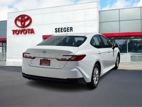 Used 2025 Toyota Camry LE image 3