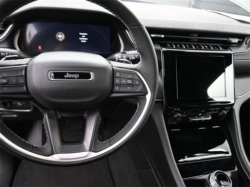 New 2025 Jeep Grand Cherokee L Altitude image 41