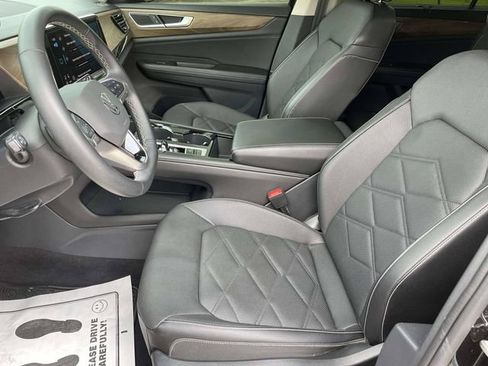 Used 2024 Volkswagen Atlas SE FWD image 13