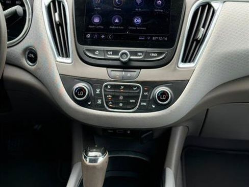Used 2020 Chevrolet Malibu LT FWD image 16