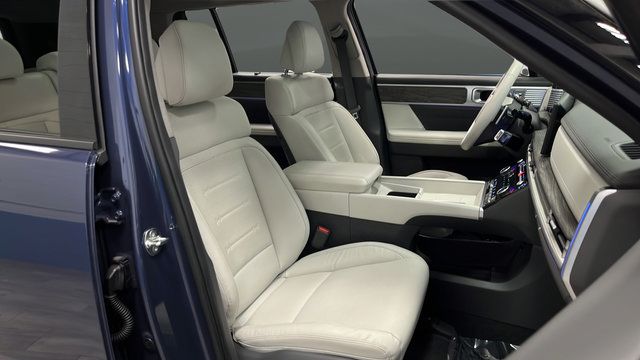 Used 2025 Hyundai Santa Fe Limited AWD/4WD image 23