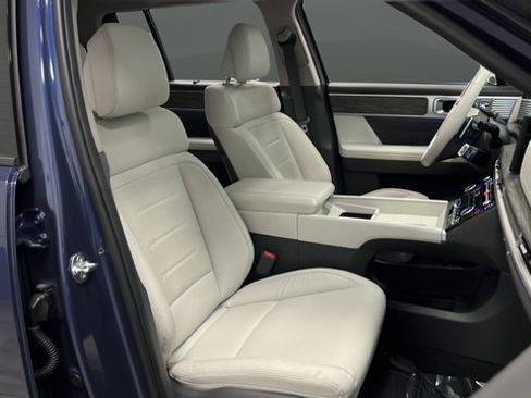 Used 2025 Hyundai Santa Fe Limited AWD/4WD image 23