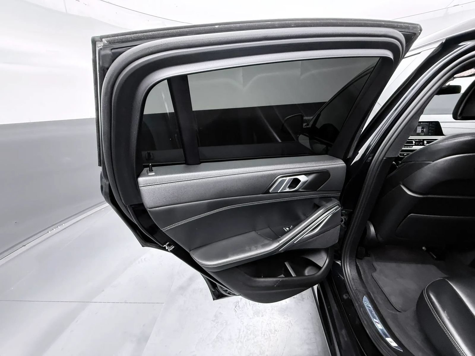 Used 2023 BMW X6 xDrive40i w/ M Sport Package AWD/4WD image 30