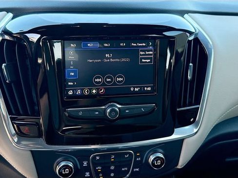 Used 2022 Chevrolet Traverse LS FWD image 14