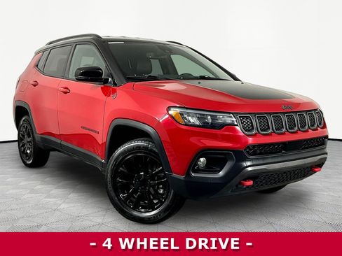 Used 2023 Jeep Compass Trailhawk AWD/4WD image 3