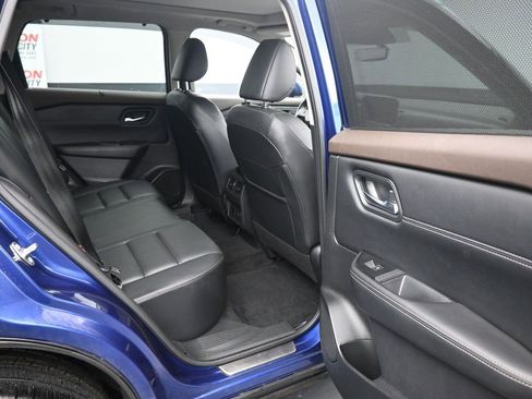 Used 2023 Nissan Rogue SL w/ SL Premium Package image 12