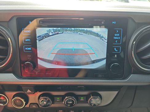 Used 2018 Toyota Tacoma TRD Off-Road AWD/4WD image 22