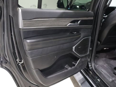 Certified 2024 Jeep Wagoneer Series II image 20