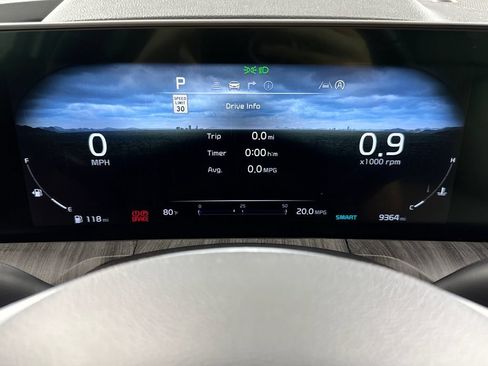 Used 2025 Kia Telluride SX w/ SX Captain's Chair Package FWD image 18