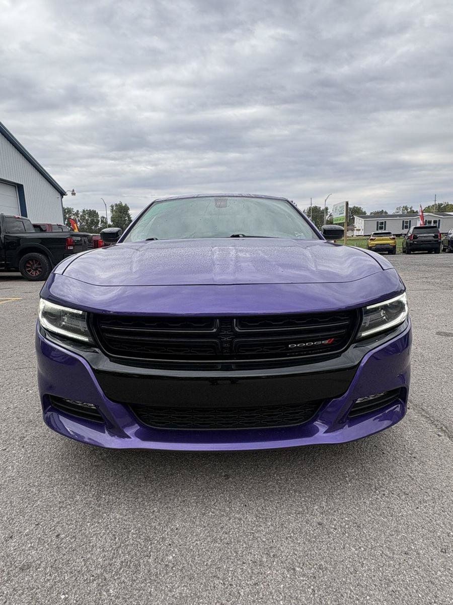 Used 2019 Dodge Charger SXT w/ Blacktop Package AWD/4WD image 3