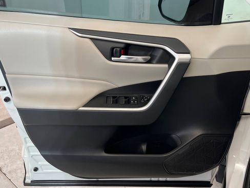 Used 2021 Toyota RAV4 XLE Premium w/ Carpet Mat Package (TMS) image 15