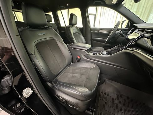 Used 2023 Jeep Grand Cherokee Trailhawk image 18