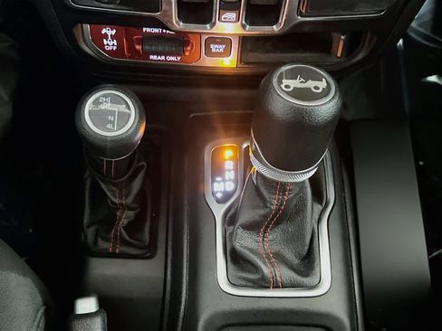 Used 2020 Jeep Wrangler Unlimited Rubicon AWD/4WD image 12