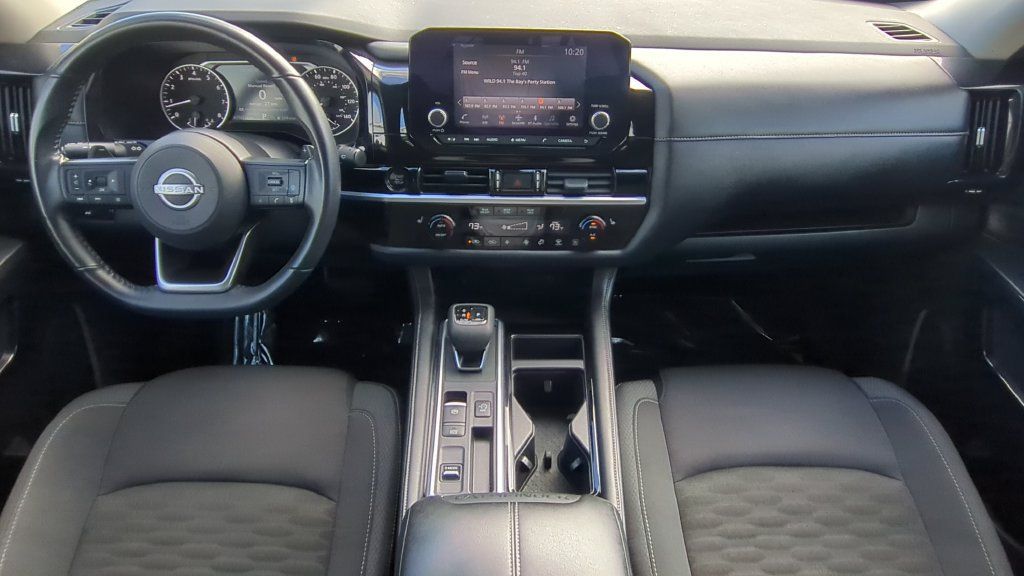 Certified 2025 Nissan Pathfinder SV FWD image 11