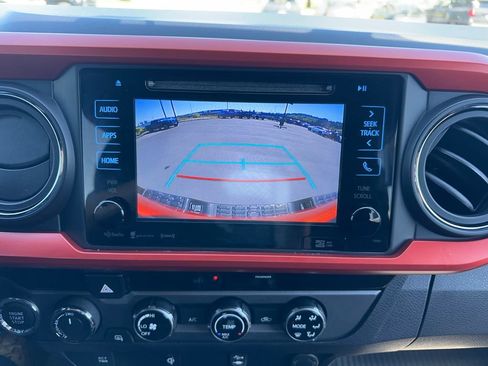 Used 2017 Toyota Tacoma TRD Off-Road w/ Tow Package (A/T) AWD/4WD image 16