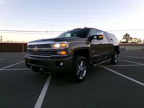 Used 2015 Chevrolet Silverado 2500 High Country w/ Duramax Plus Package image 9