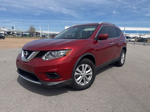 Used 2016 Nissan Rogue SV image 1
