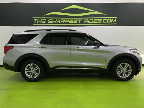 Used 2020 Ford Explorer XLT image 11