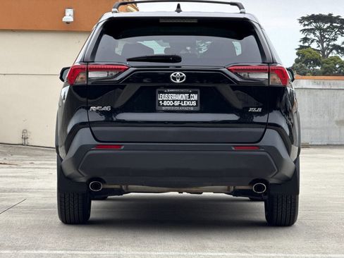 Used 2020 Toyota RAV4 XLE w/ XLE Grade Weather Package FWD image 9