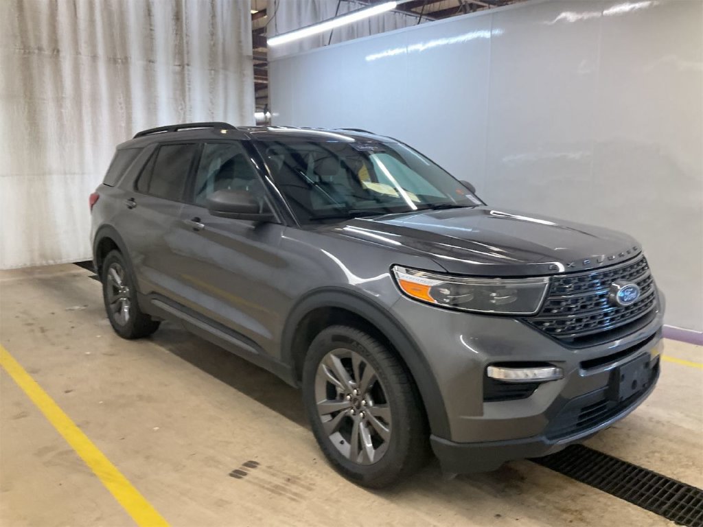 Used 2021 Ford Explorer XLT w/ Equipment Group 202A AWD/4WD image 1