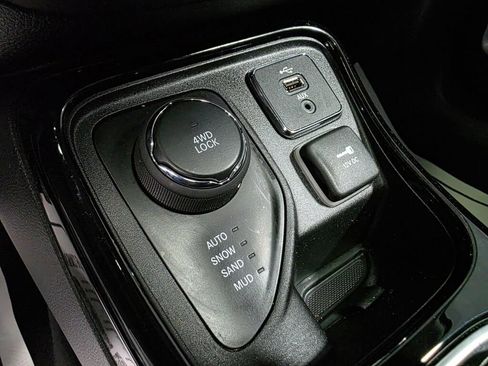 Used 2018 Jeep Compass Limited w/ Navigation Group AWD/4WD image 18