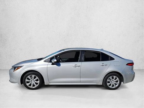 Used 2021 Toyota Corolla LE image 5