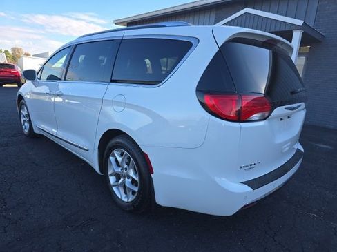 Used 2020 Chrysler Pacifica Limited image 4