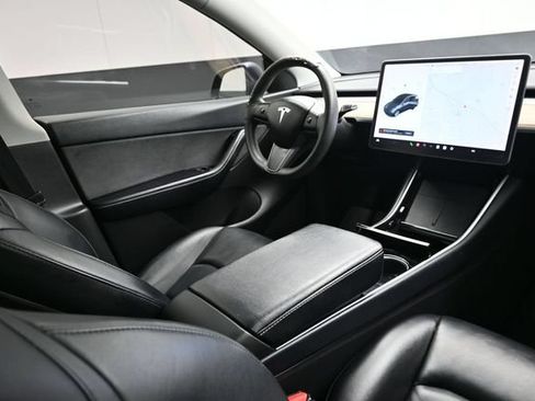 Used 2021 Tesla Model Y Long Range AWD/4WD image 18