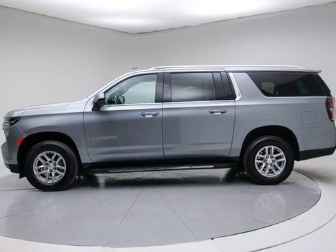 Used 2024 Chevrolet Suburban LT image 2