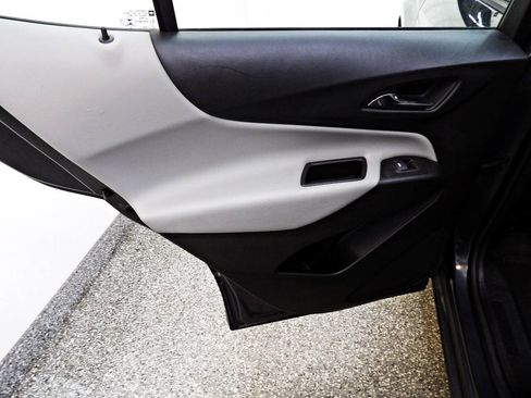 Used 2019 Chevrolet Equinox LS FWD image 9