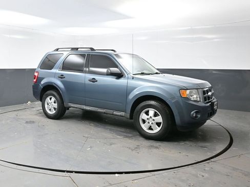 Used 2011 Ford Escape XLT image 3