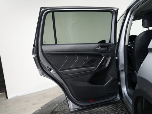 Used 2023 Volkswagen Tiguan SE w/ Panoramic Sunroof Package AWD/4WD image 13