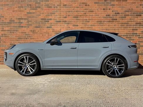New 2026 Porsche Cayenne Turbo image 2