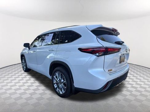 Used 2024 Toyota Highlander Limited AWD/4WD image 7