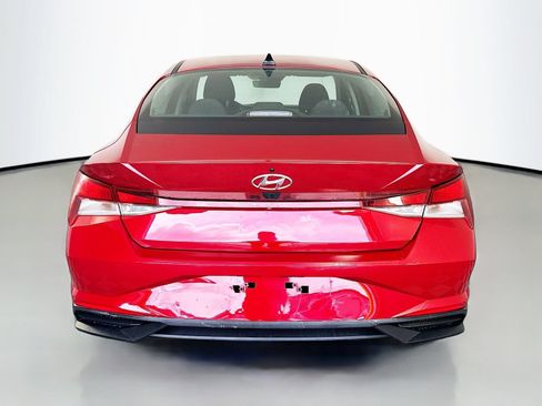 Used 2022 Hyundai Elantra SEL FWD image 6