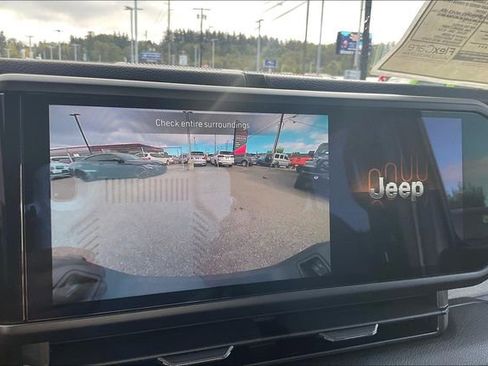 New 2025 Jeep Gladiator Sport image 17