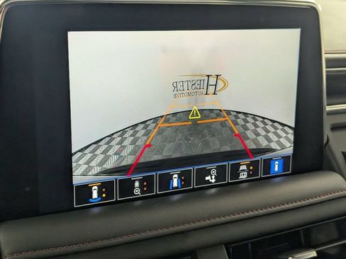 Certified 2022 Chevrolet Suburban RST w/ Luxury Package AWD/4WD image 21
