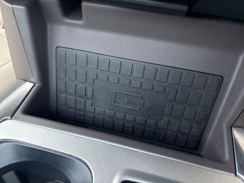 Used 2022 Ford Explorer Platinum w/ Equipment Group 601A AWD/4WD image 29