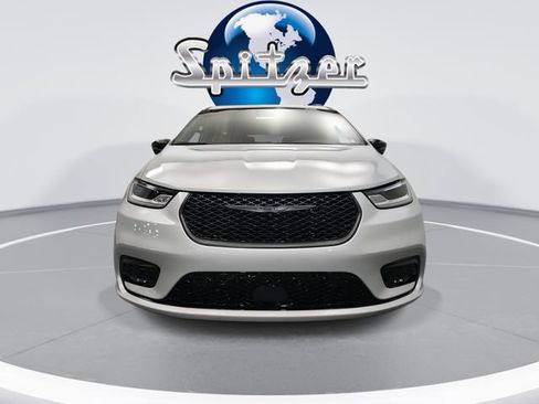 New 2026 Chrysler Pacifica Limited w/ S Appearance Package AWD/4WD image 4