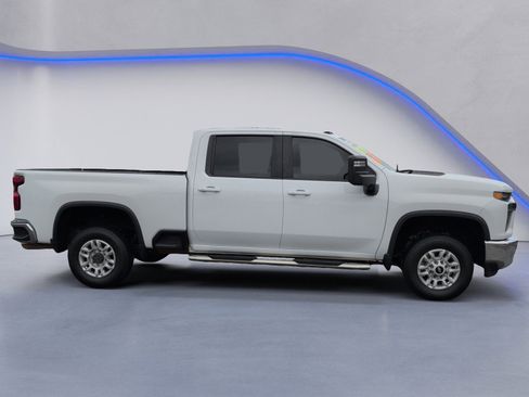 Used 2022 Chevrolet Silverado 2500 LT w/ Convenience Package image 11