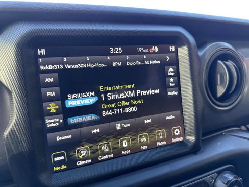 Used 2023 Jeep Wrangler Unlimited Willys image 11