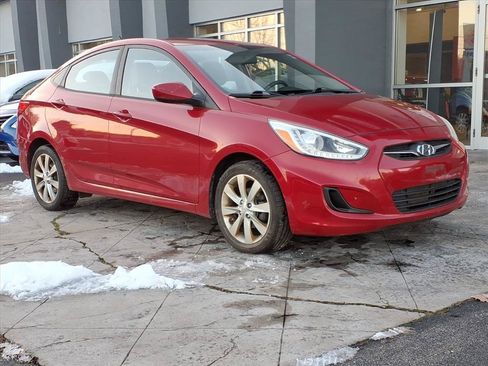 Used 2008 Nissan Versa Hatchback FWD image 1