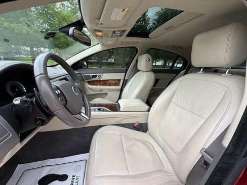 Used 2011 Jaguar XF Premium RWD image 14