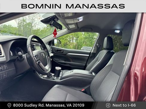 Used 2019 Toyota Highlander Plus w/ Protection Package #3 AWD/4WD image 5