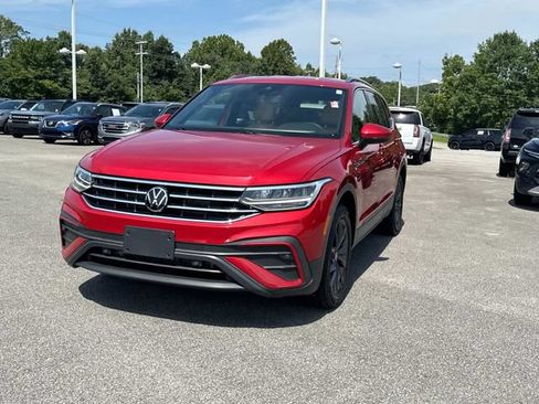 Used 2023 Volkswagen Tiguan SE AWD/4WD image 8