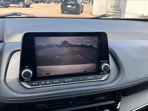 Used 2024 Nissan Rogue S FWD image 14