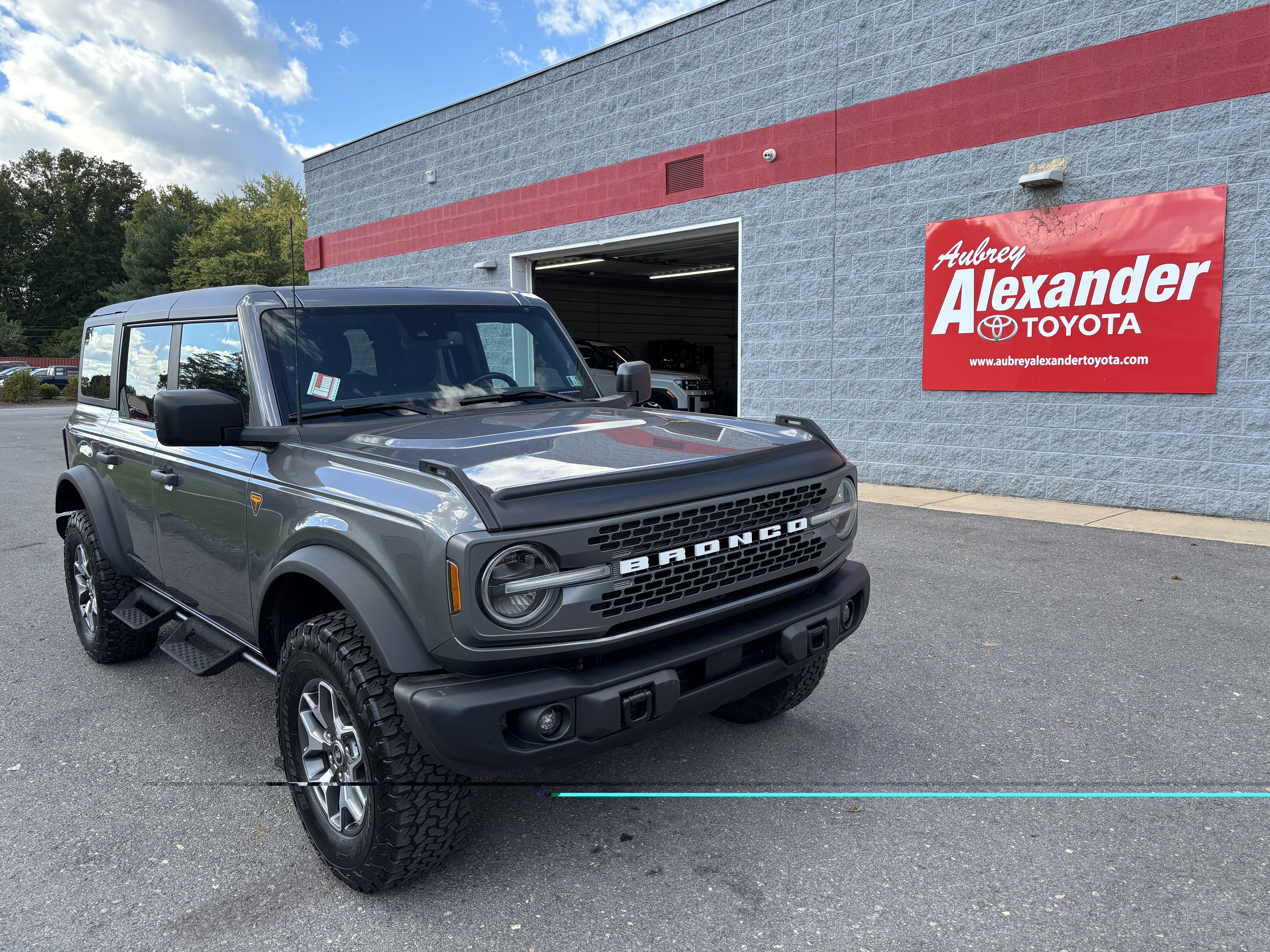 Used 2023 Ford Bronco Badlands AWD/4WD image 1