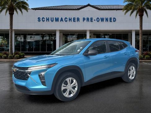 Used 2025 Chevrolet Trax LS FWD image 3